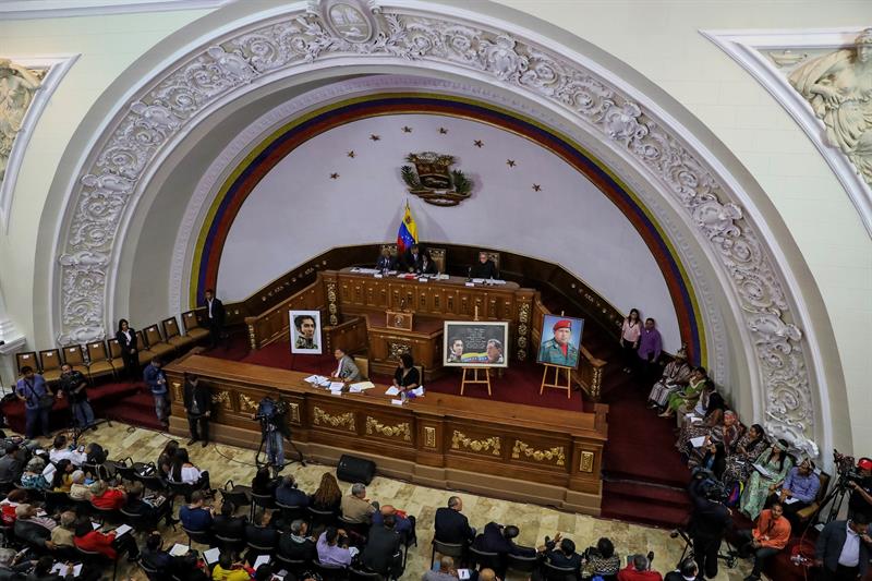 Se enfrentan Congreso de Venezuela y Constituyente