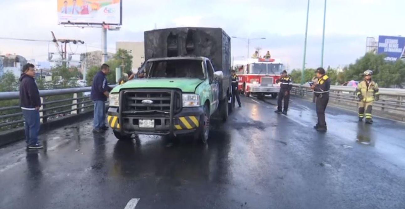 se incendia camioneta en avenida de la ciudad de mexico
