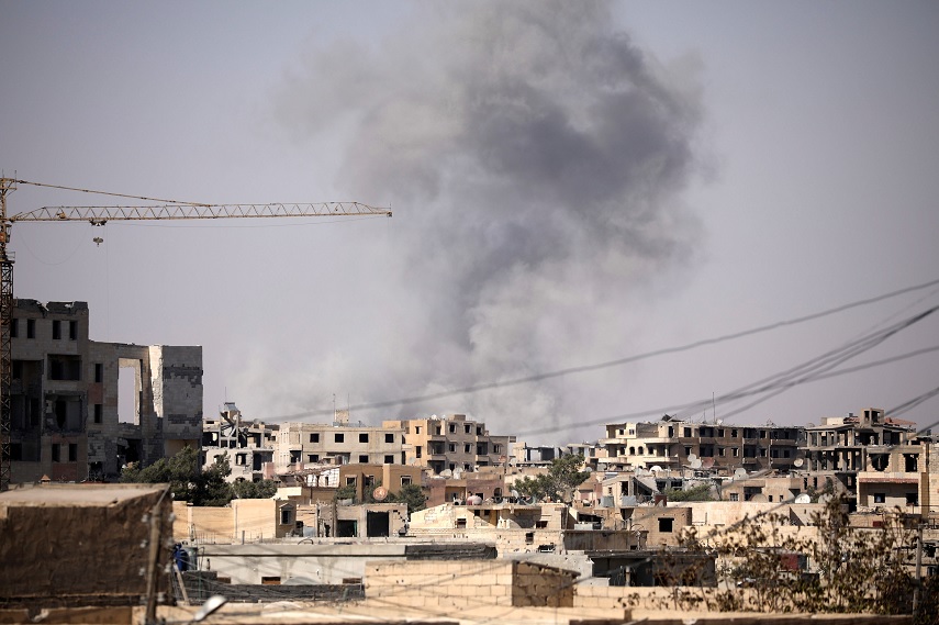 humo levanta edificio una zona siria