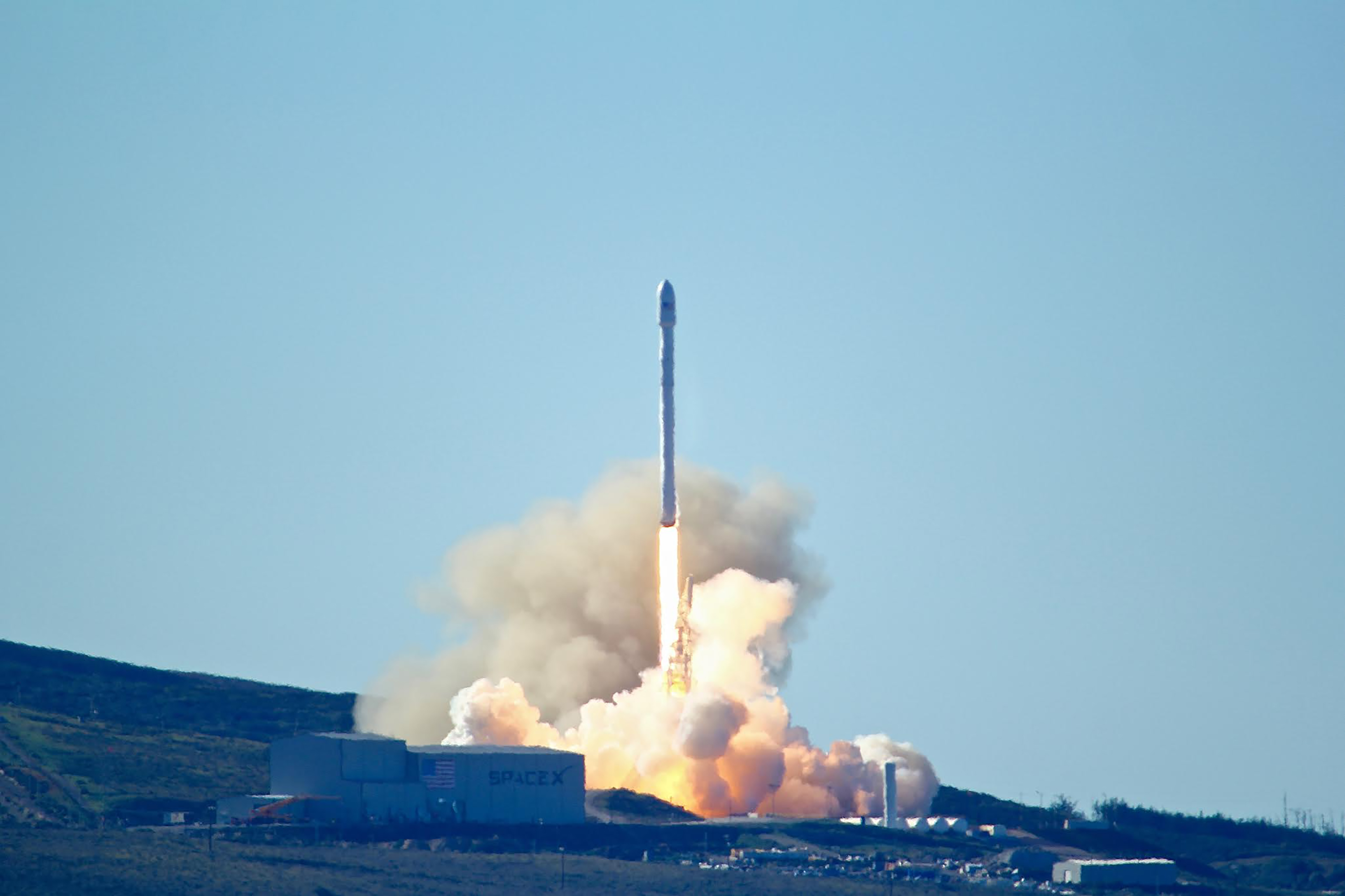 SpaceX lanza exitosamente capsula dragon EEI