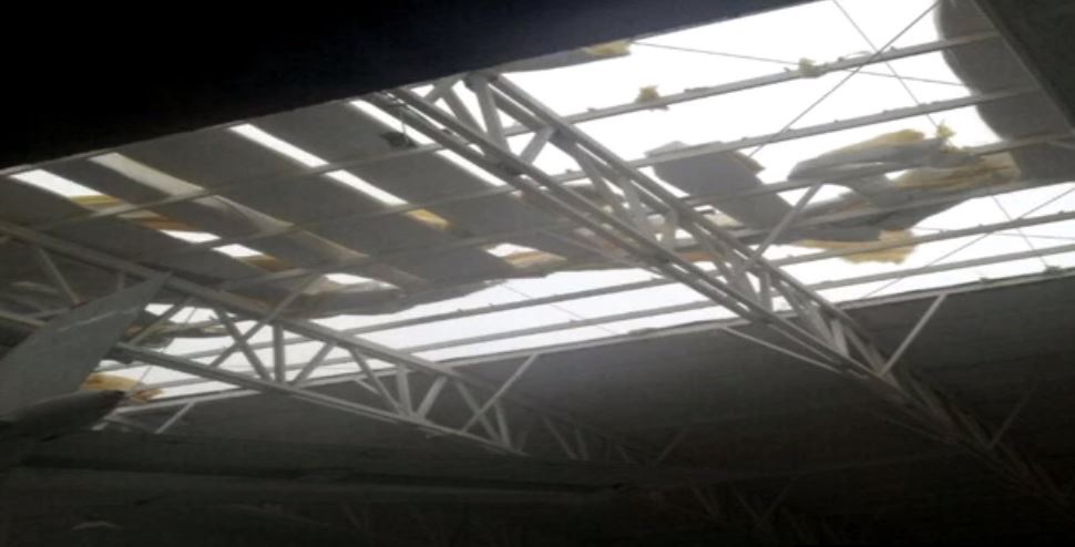 Techo afectado por lluvias y viento en el Aeropuerto del Norte 