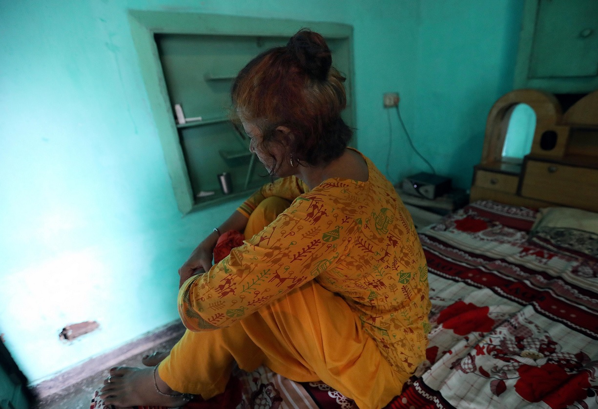 Mujeres india temen brujeria con cabello