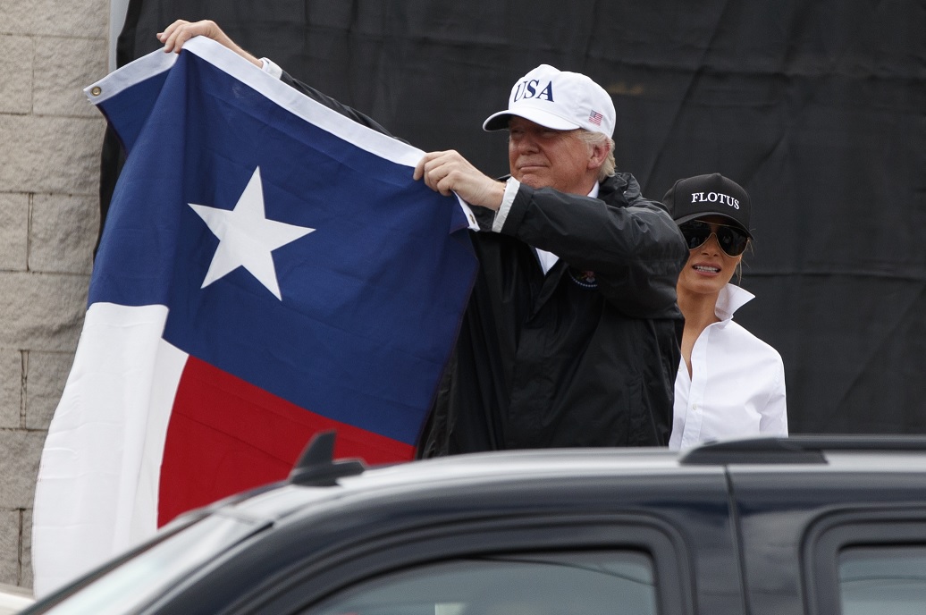 Trump ve ‘horror y devastación’ en Texas