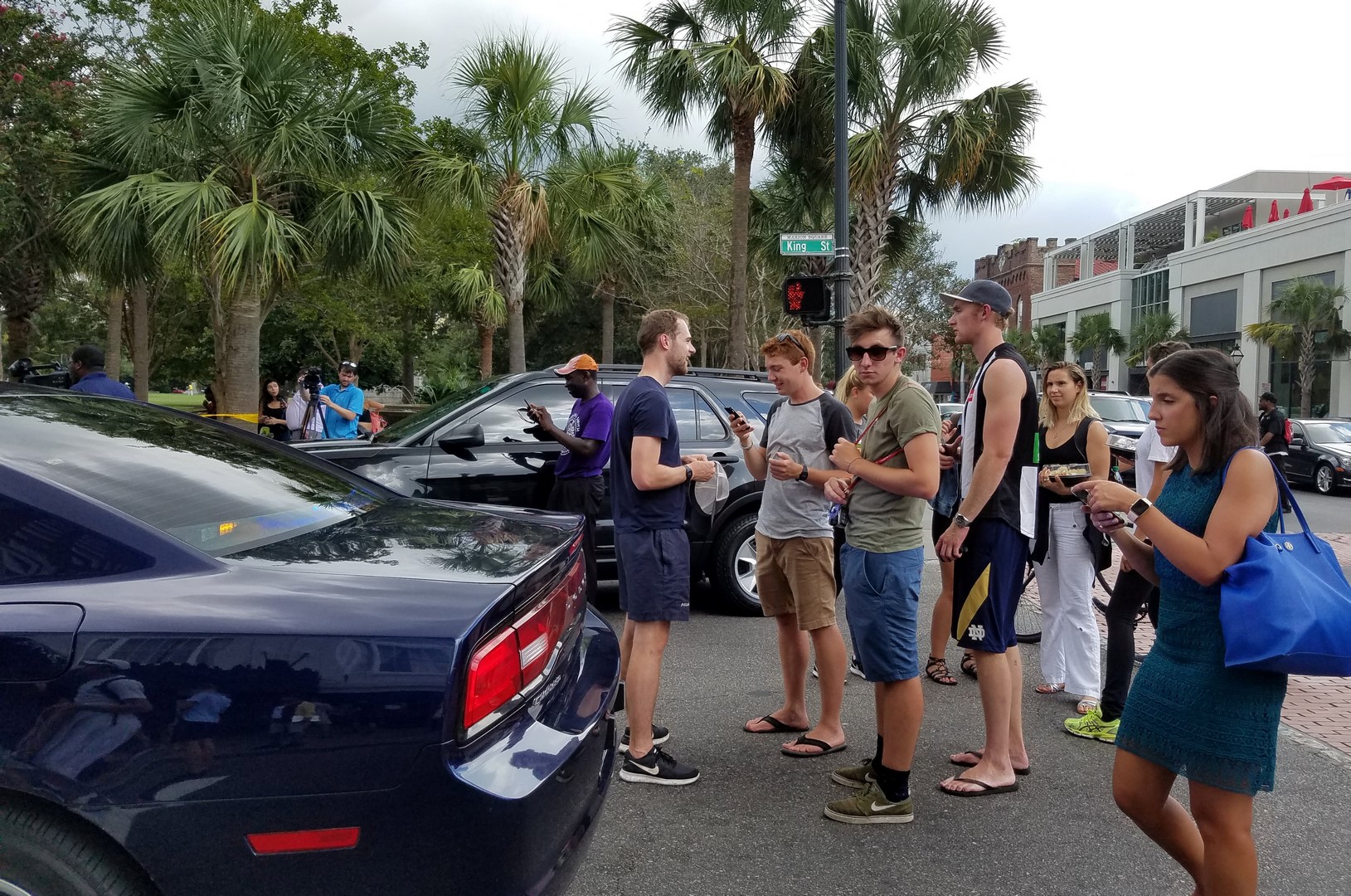 Varias personas esperan informes sobre tiroteo de Charleston