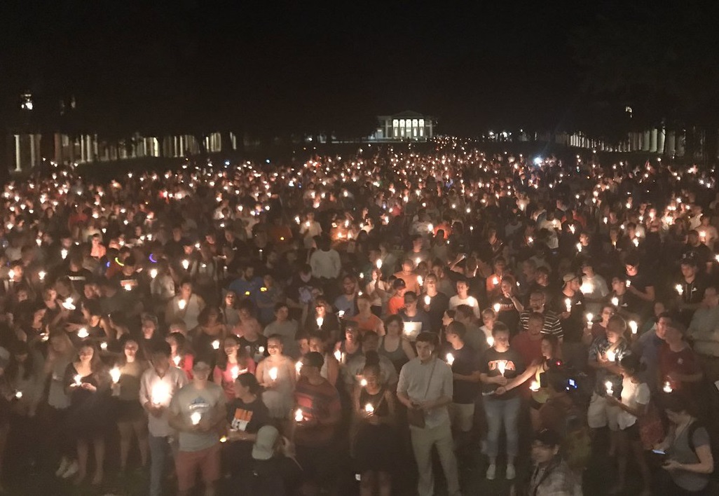 Miles realizan vigilia actos violentos Charlottesville
