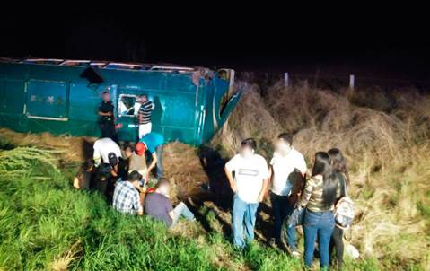 Volcadura de autobús en Sinaloa deja 45 heridos 