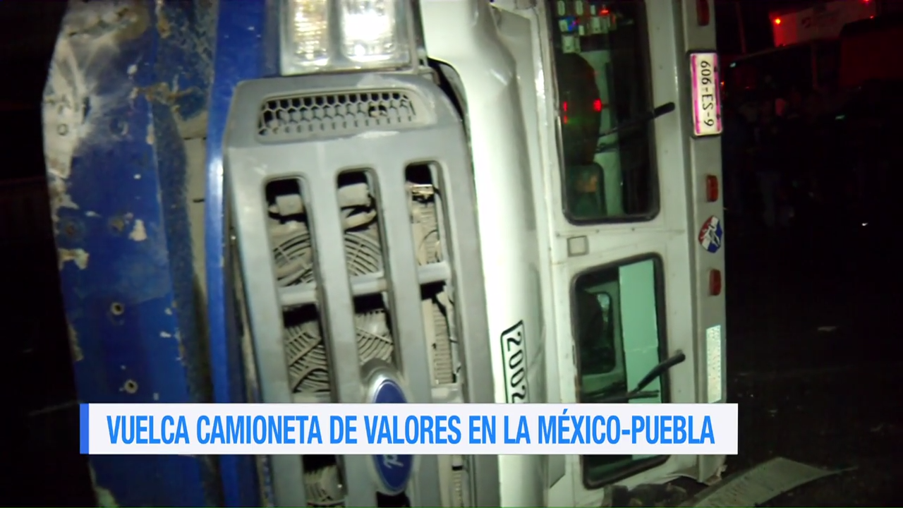 Vuelca camioneta de valores en la México–Puebla