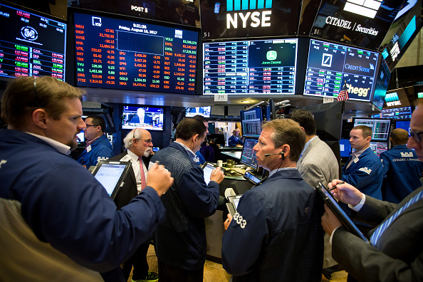 Acciones de Wall Street abren a la baja