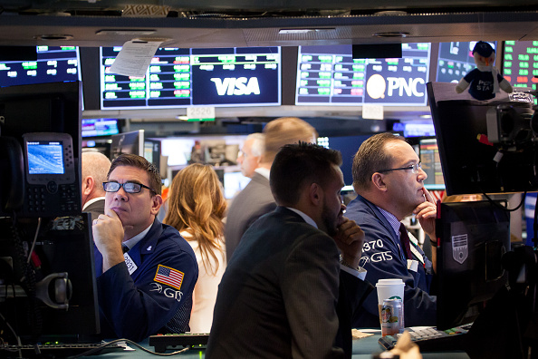 Wall Street abre al alza; esperan minutas de la Fed