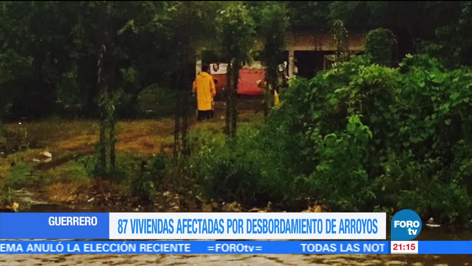 Arroyos desbordados en Guerrero causa afectaciones en viviendas