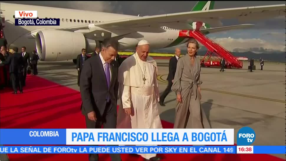 Papa Francisco llega a Bogotá Colombia