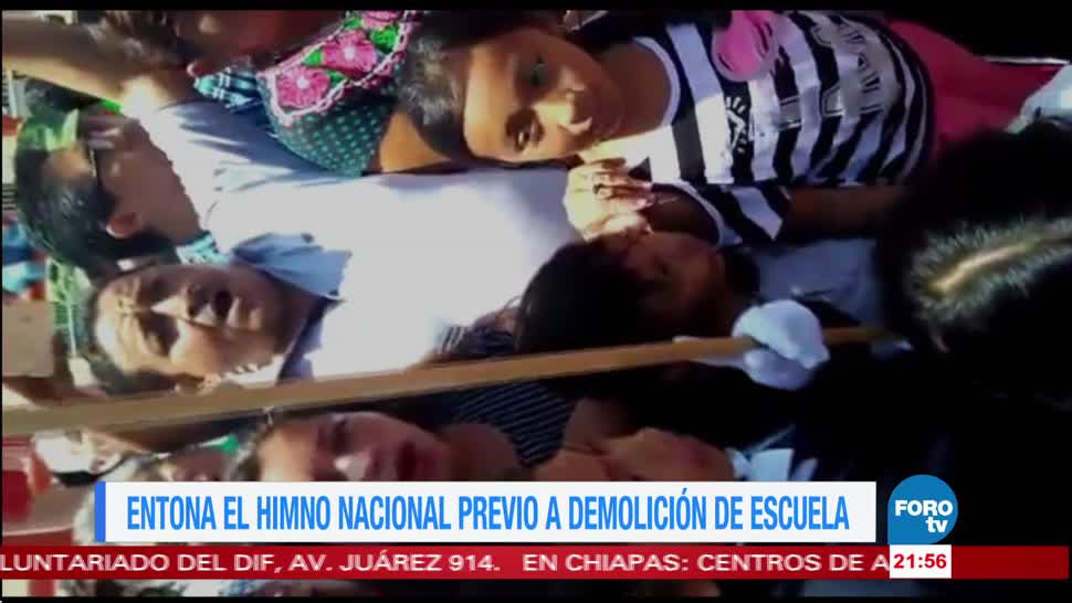 Entonan el himno nacional antes de demoler una escuela en Oaxaca