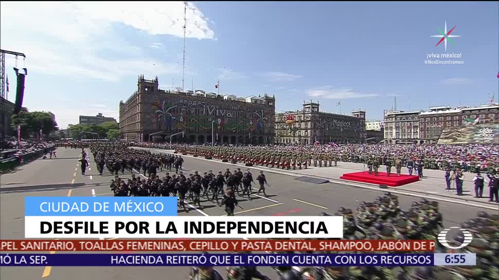 Peña Nieto encabeza desfile militar del 16 de septiembre