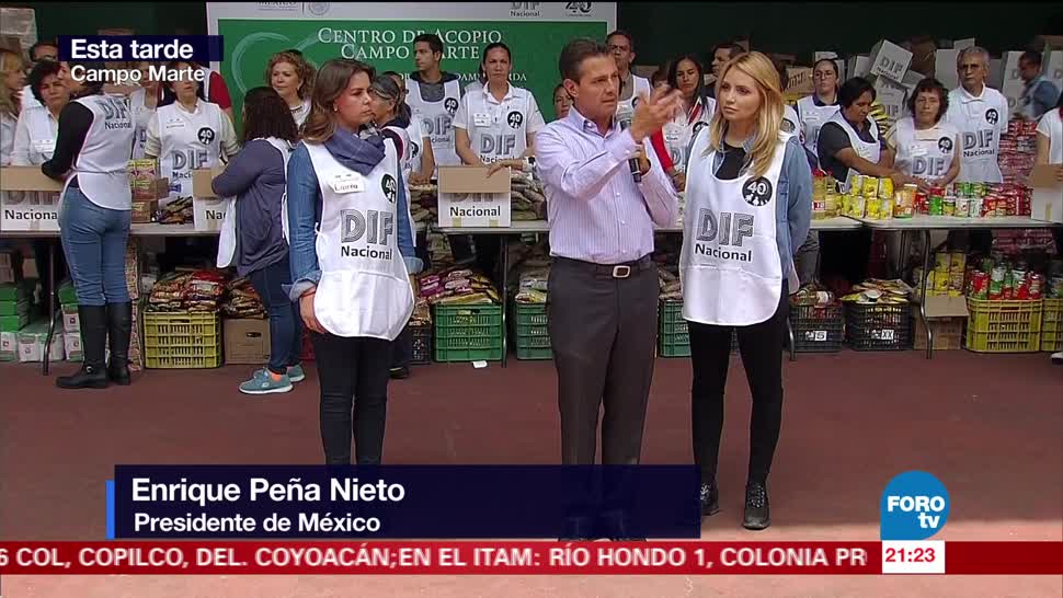 Peña Nieto visita centro de acopio en Campo Marte