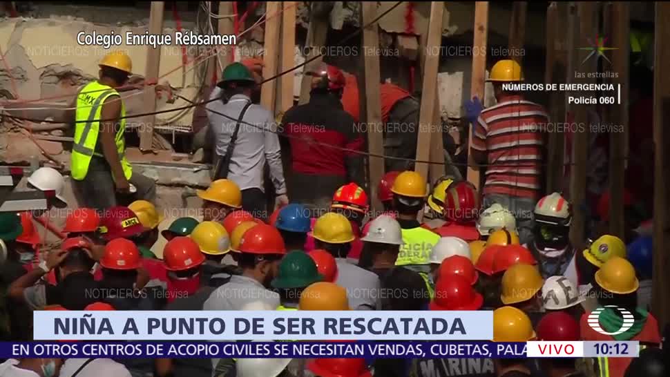 Rescatistas avanzan entre escombros del colegio Enrique Rébsamen de la CDMX