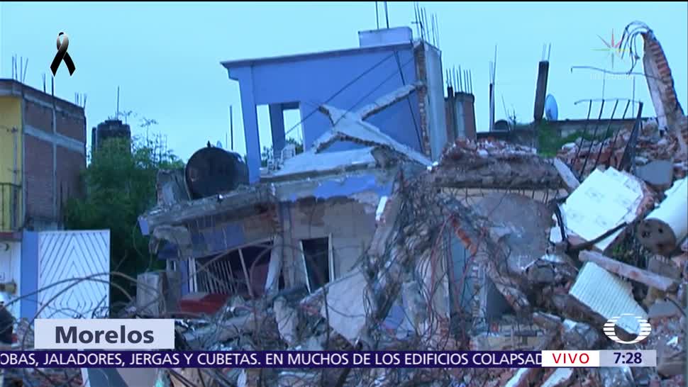 Rescatistas ingresan a inmuebles a punto de derrumbarse tras sismo en Morelos