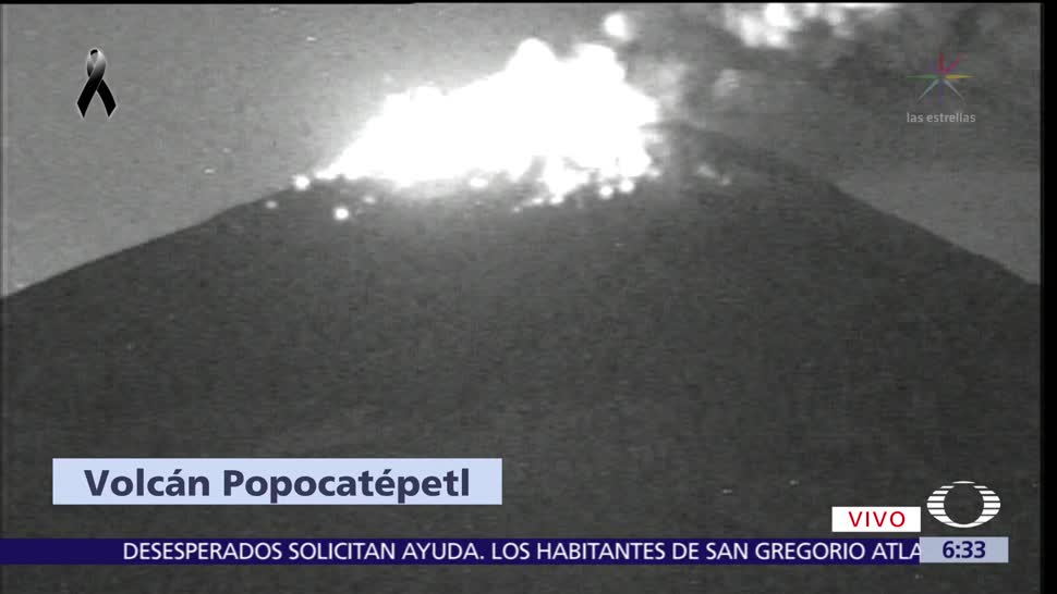 Volcán Popocatépetl lanza material incandescente y ceniza