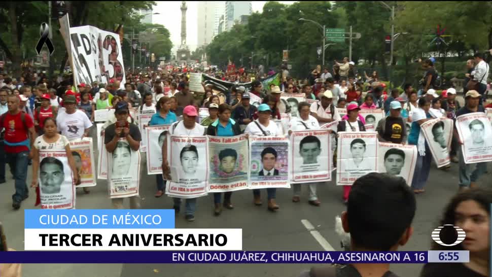 Marchan en la CDMX por los 43 normalistas desaparecidos