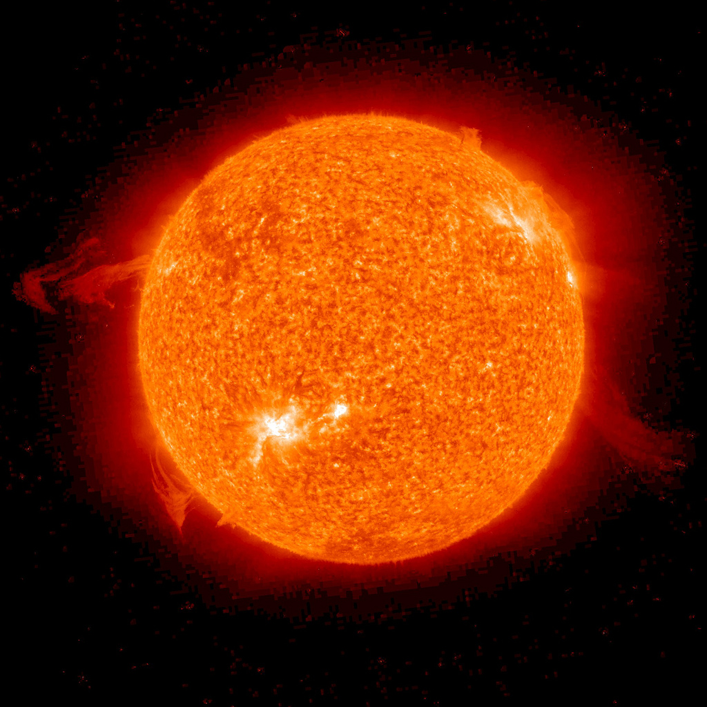 El sol tiene la mayor llamarada en una década y provoca estragos en la Tierra