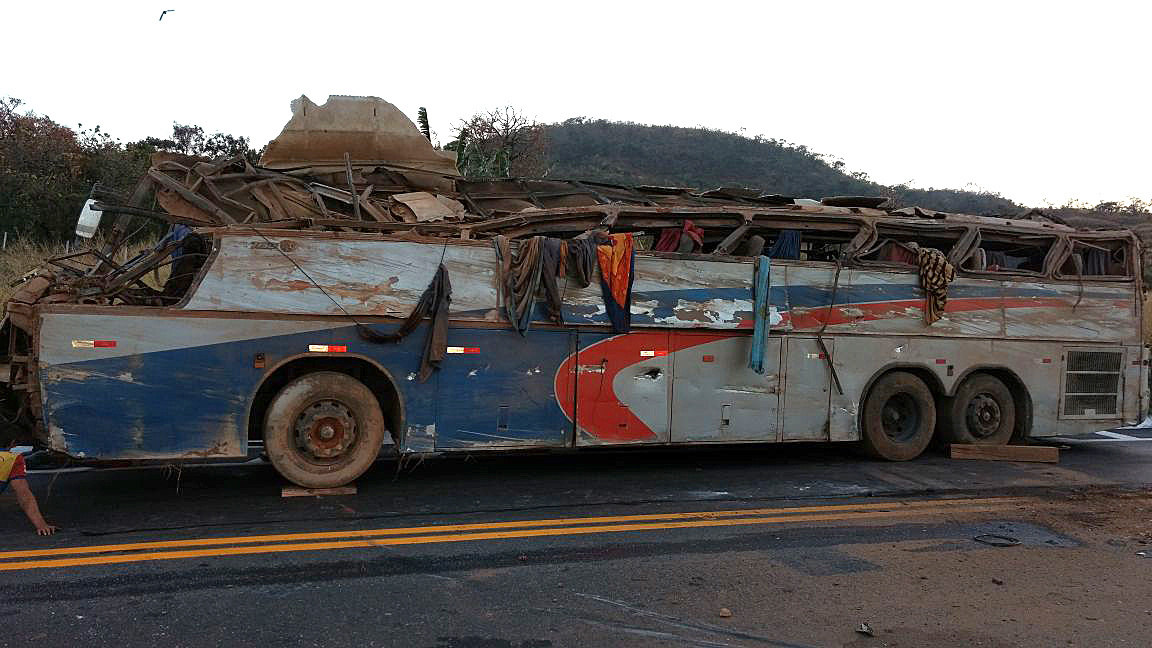 Mueren al menos once personas en accidente de autobús en Brasil