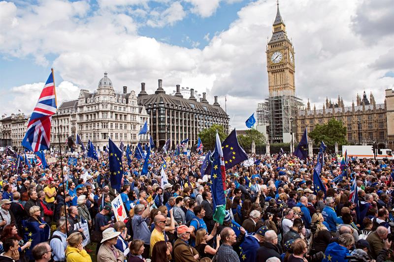 Miles se manifiestan en Londres para que Reino Unido permanezca en UE