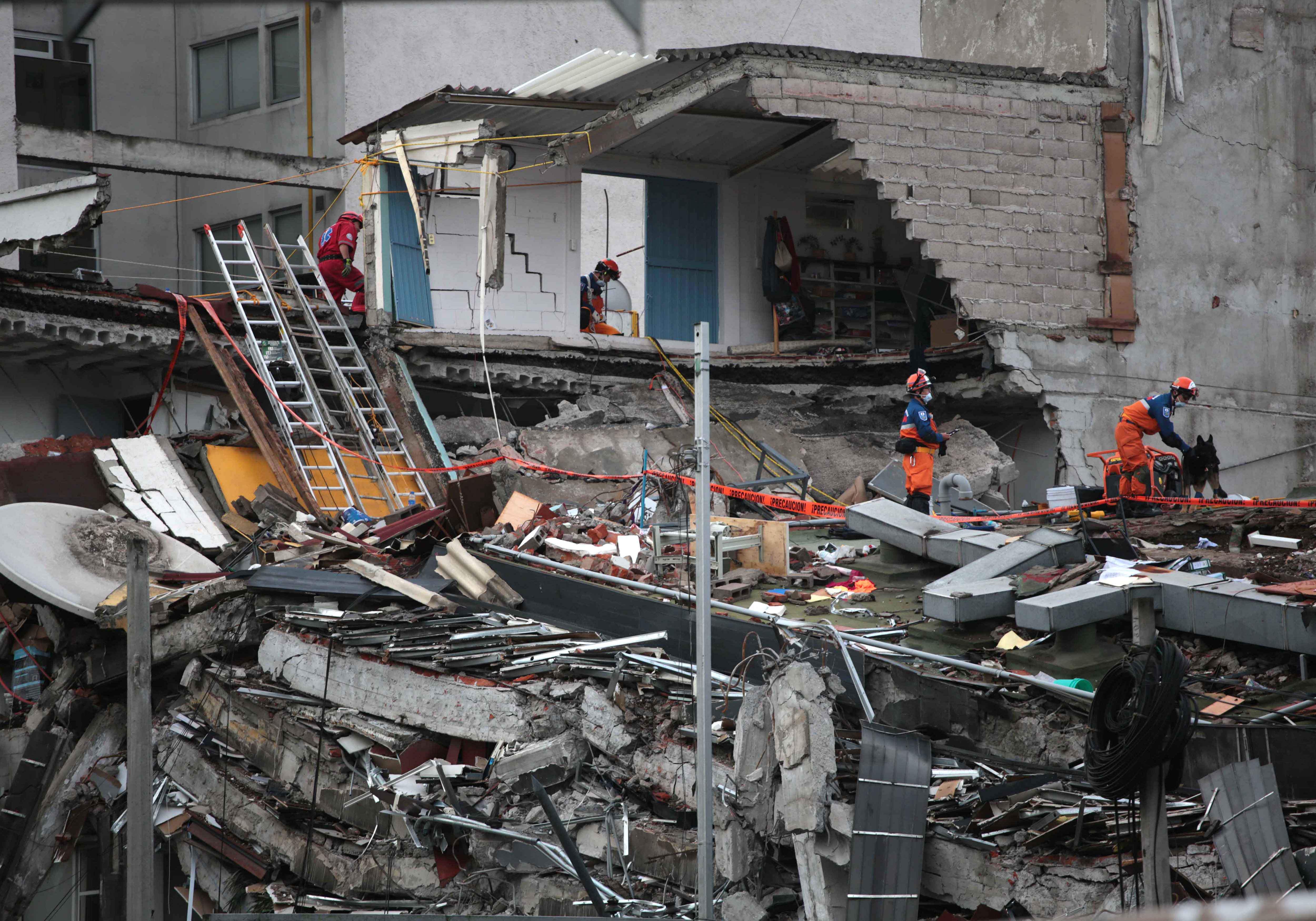 rescatistas israelies ayudan rescate escombros cdmx