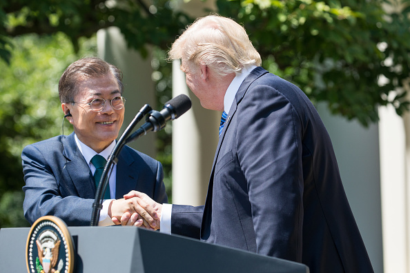 Moon y Trump acuerdan aplicar las sanciones de la ONU a Norcorea