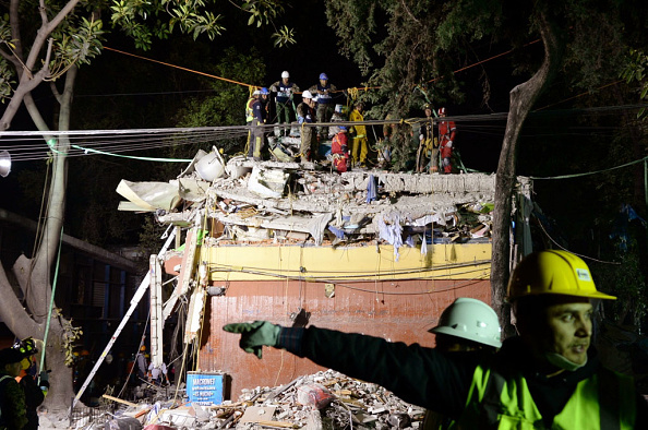Colombia ofrece a México 30 rescatistas para apoyar labores tras el terremoto