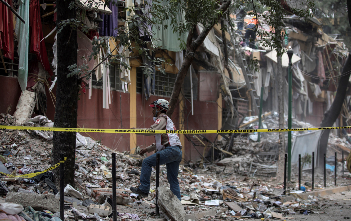 Afectaciones en el edificio 1C del multifamiliar de Tlalpan afectado tras sismo