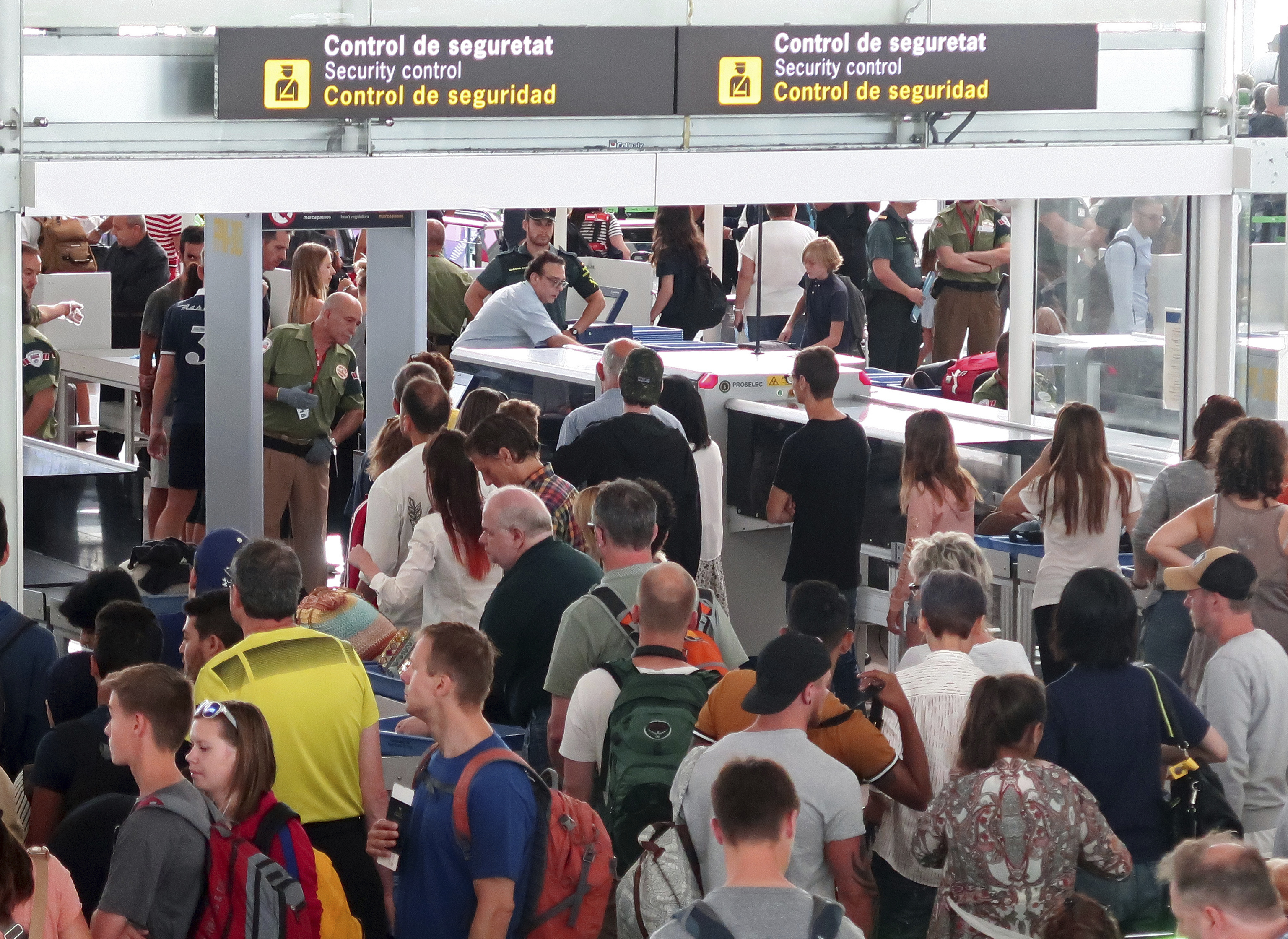 Problemas con software causan atrasos en aeropuertos de todo el mundo