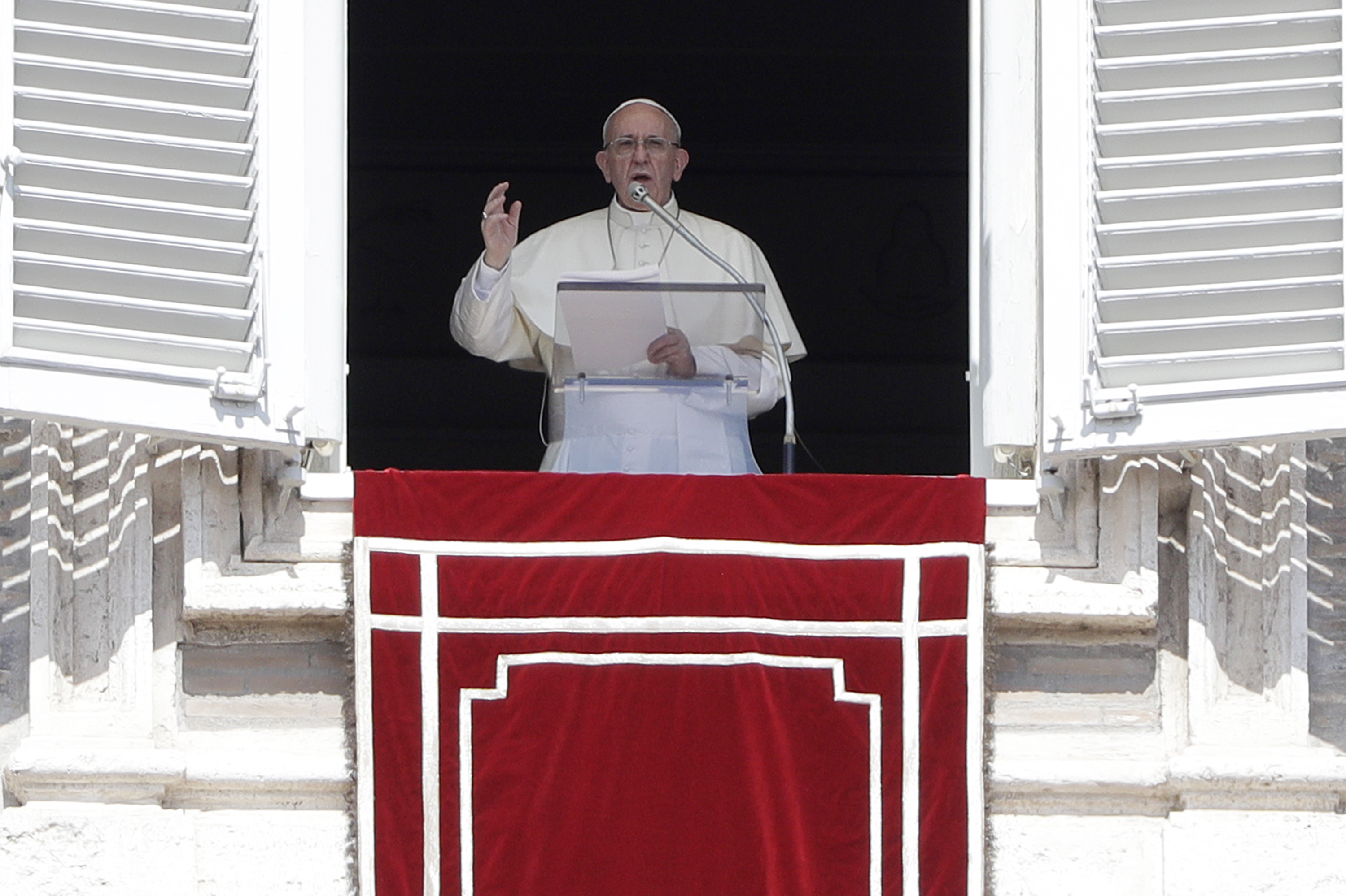 Papa Francisco muestra solidaridad a damnificados en EU y sur de Asia
