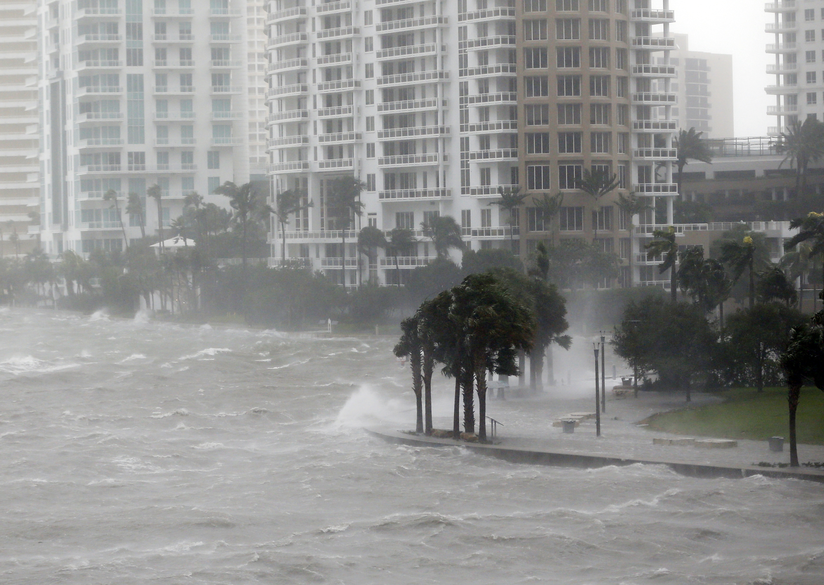 Huracán ‘Irma’ se debilita a categoría 3 en Florida