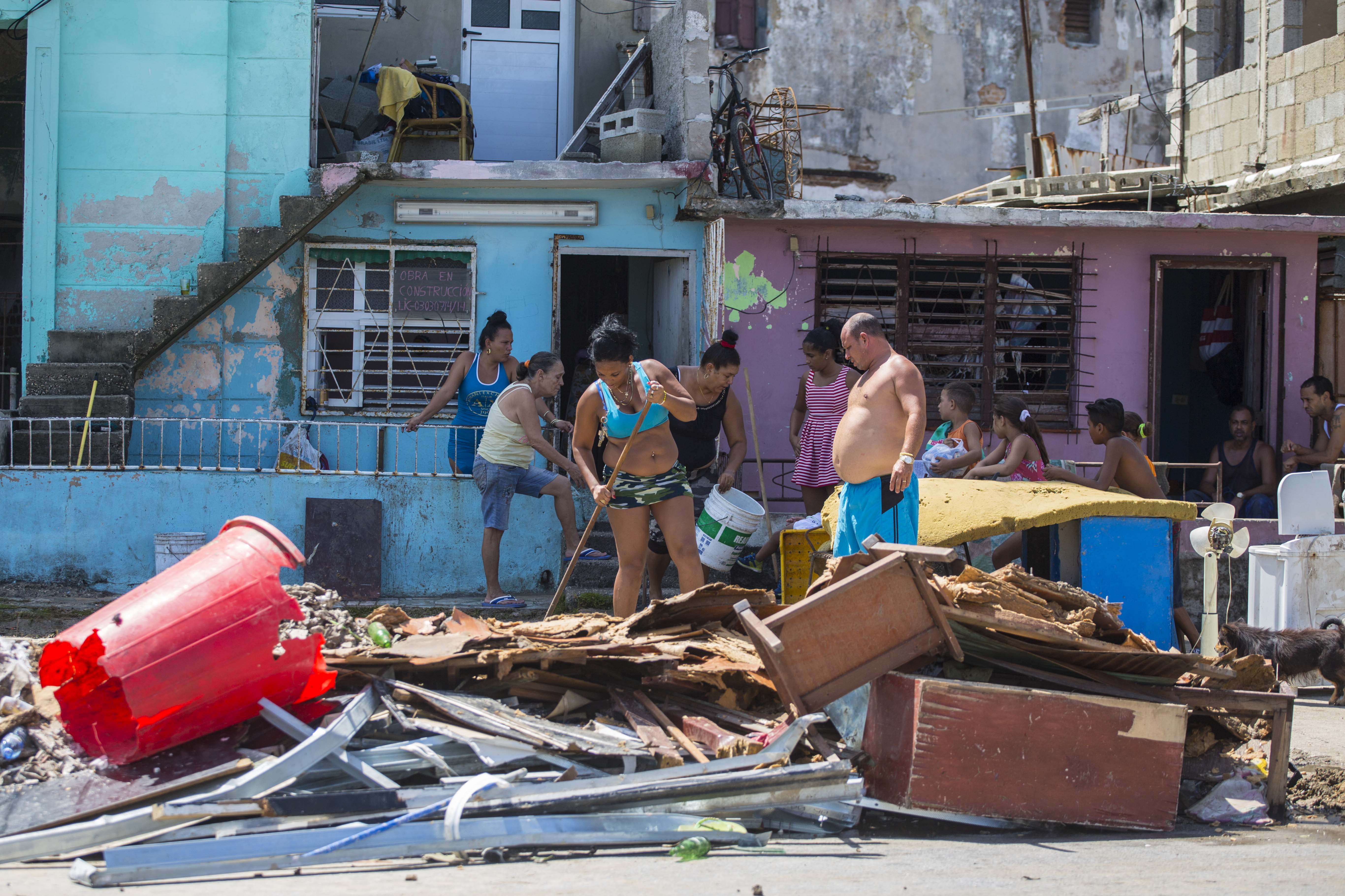 'Saldremos adelante', dice Raúl Castro tras paso del huracán 'Irma'