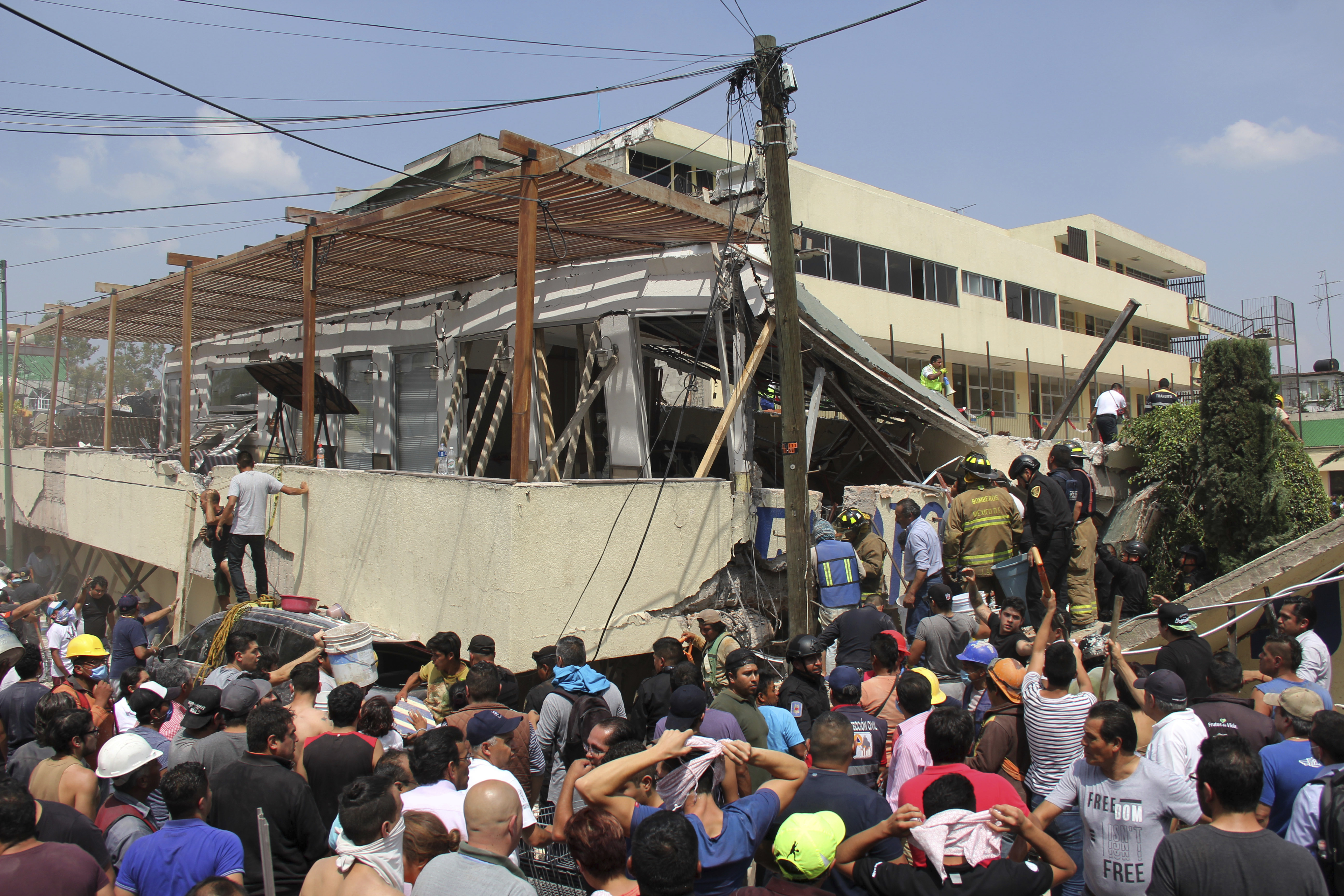 Suman 22 muertos tras colapso de Colegio en CDMX; entre ellos 20 niños