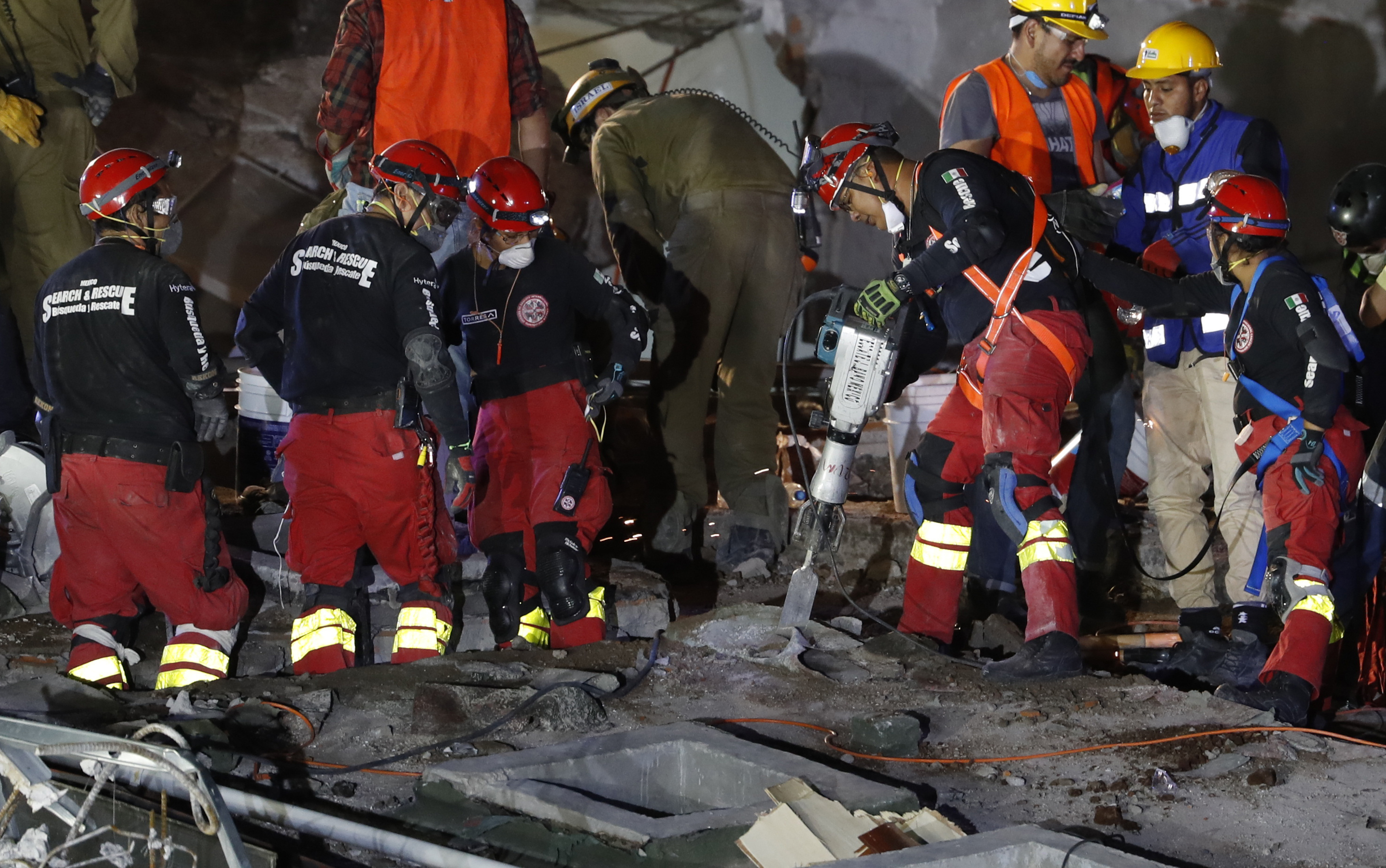 Recuperan tres cuerpos más en edificio colapsado de Álvaro Obregón; suman 38