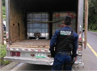 Policías de Puebla aseguran combustible ilícito (Noticieros Televisa)