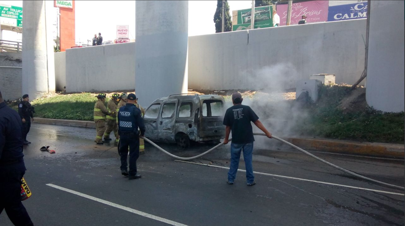 Se incendia vehículo en Periférico Sur