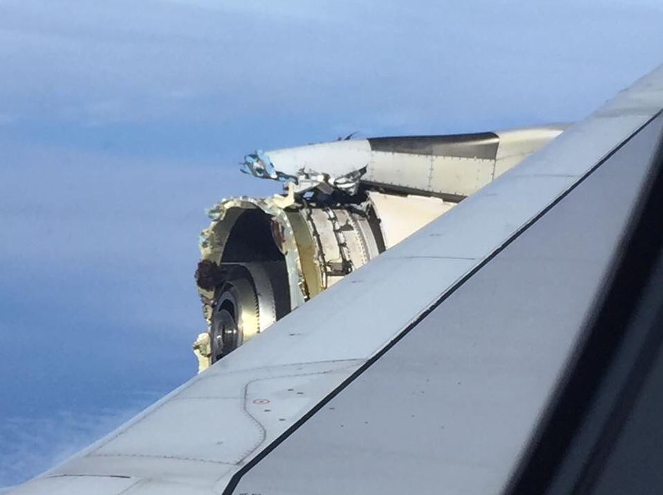 Avión Air France aterriza de emergencia en Canadá con un motor dañado