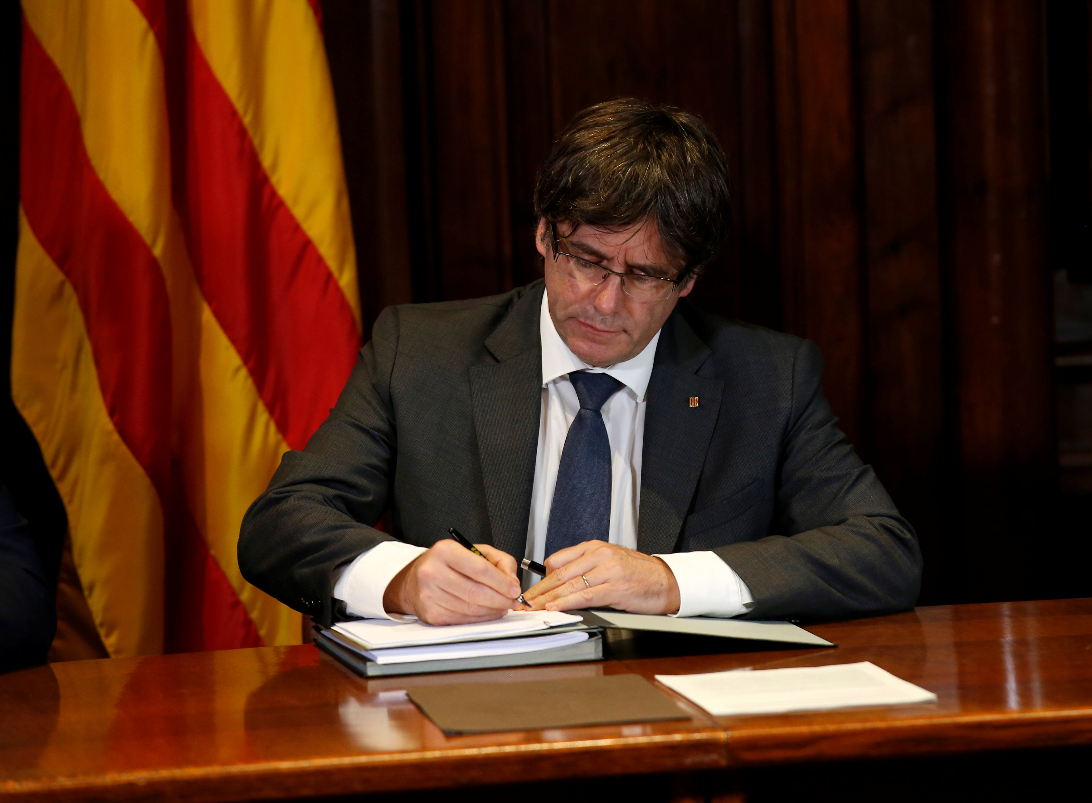 Cataluna desafia Estado y convoca referendum independentista