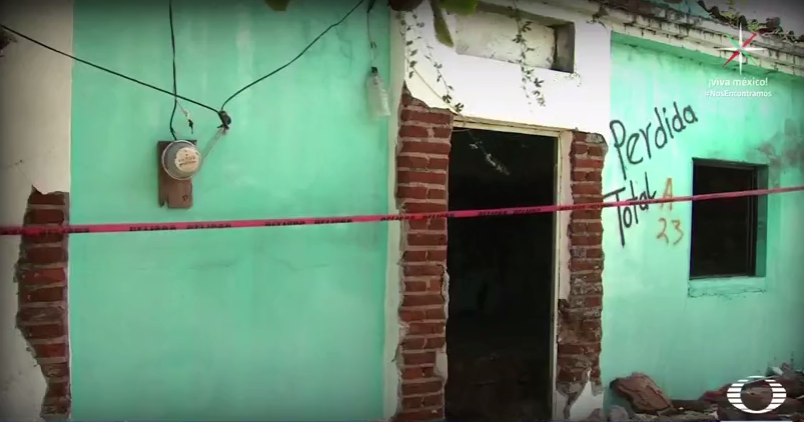Casa afectada tras sismo en Paredón, Chiapas, marcada como pérdida total 