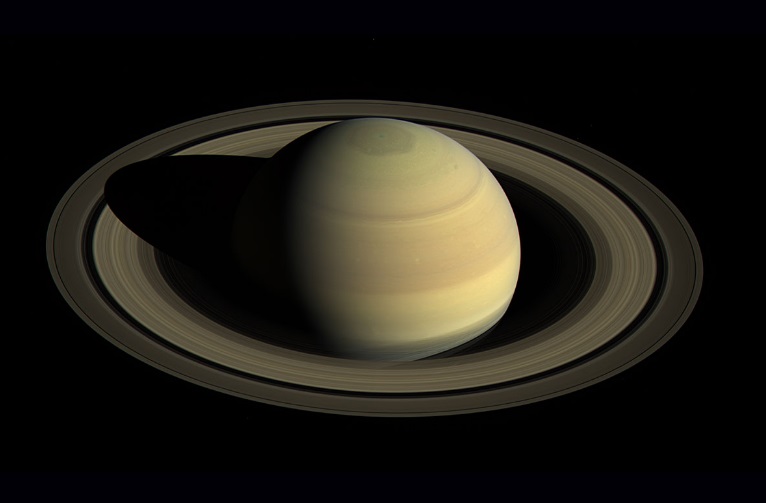 Imagen de la sombra de Saturno en sus anillos desde Cassini