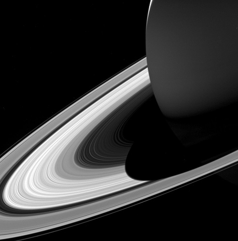 Sonda Cassini muestra sus últimas imágenes de Saturno