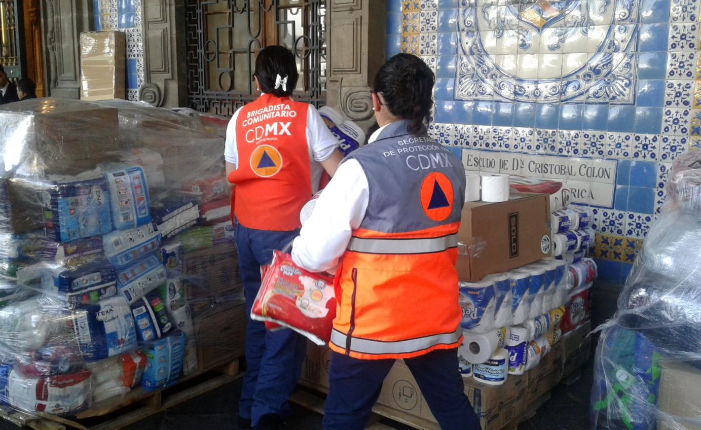 Mexicanos continúan entregando víveres para damnificados por sismo en Oaxaca y Chiapas