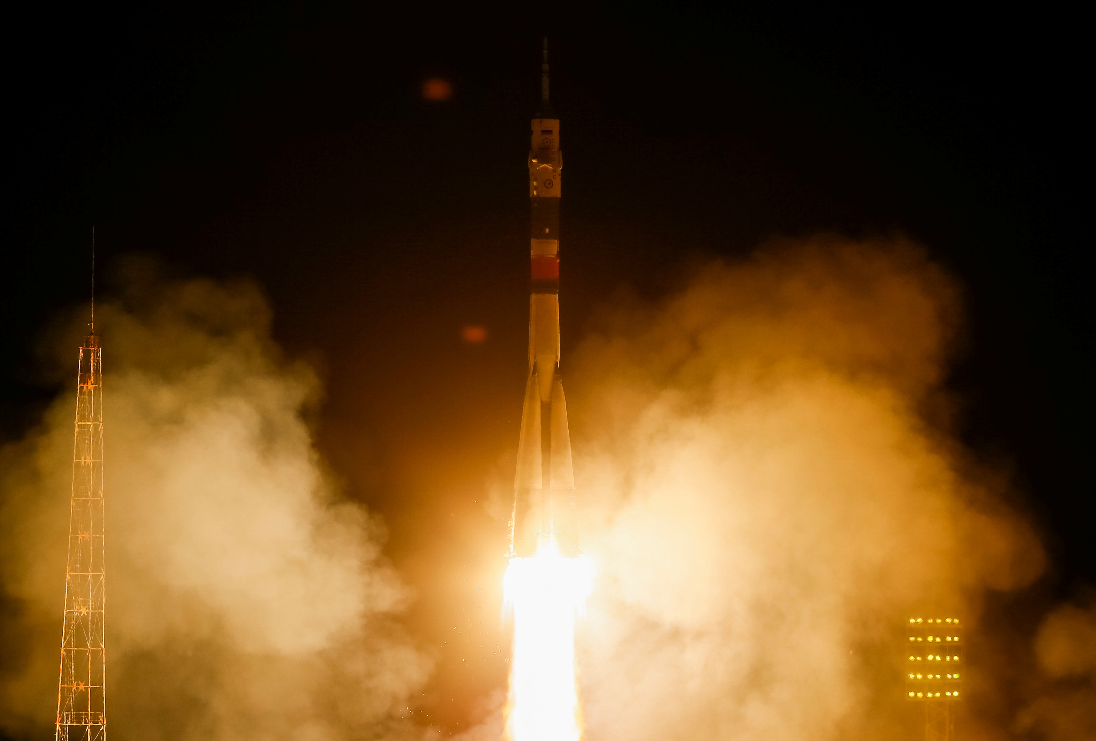 Despega nave Soyuz tres astronautas estacion espacial internacional
