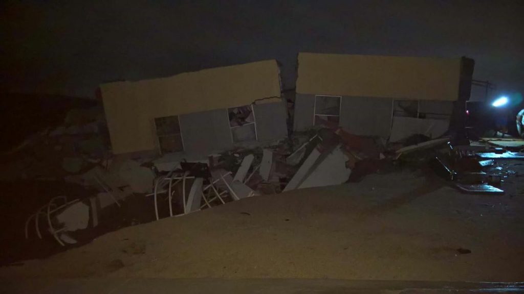 Colapsan edificios en Chulavista en Cabo San Lucas, BCS