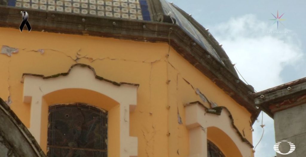 Iglesia de Santa Rosa Xochiac dañada por sismo del 19-S.
