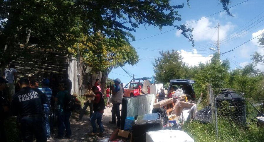 Desalojan a familias en inmediaciones de la barranca El Tule de Chilpancingo