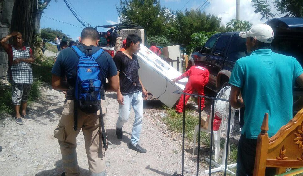 Desalojan a familias en inmediaciones de Chilpancingo tras derrumbe 