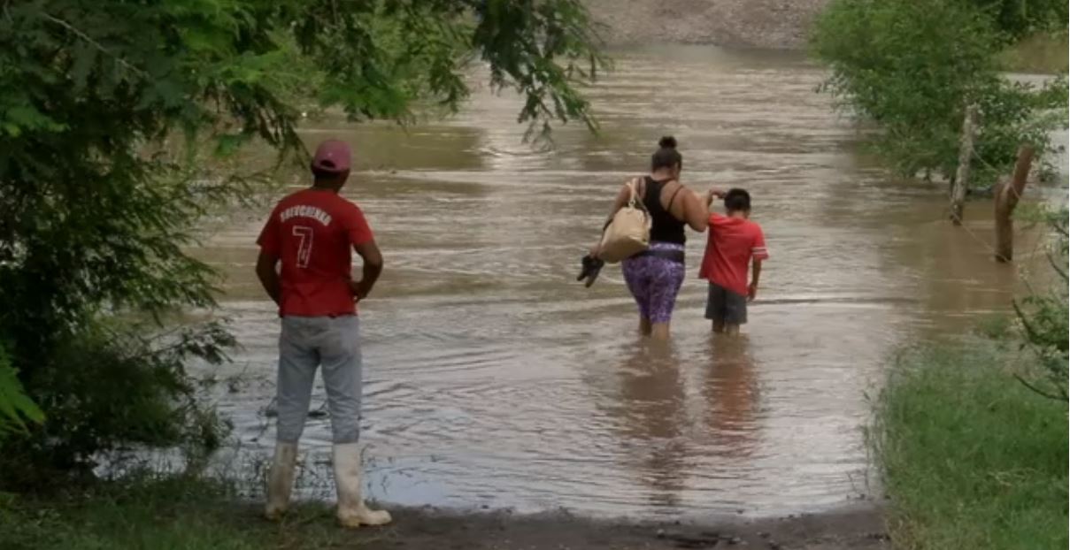 Desborda el río Blanco en Veracruz y afecta a varias comunidades
