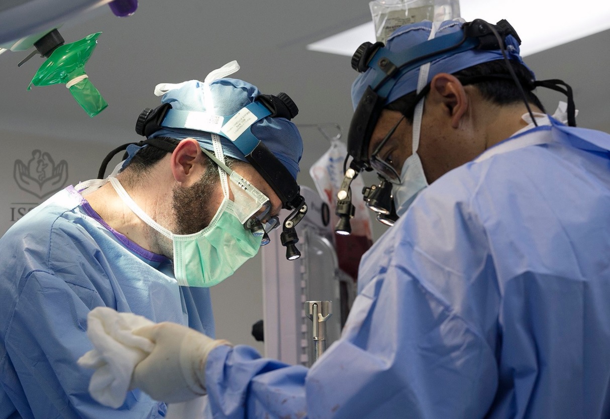 Cirujano del ISSSTE realiza trasplante de riñón durante el sismo del 19-S